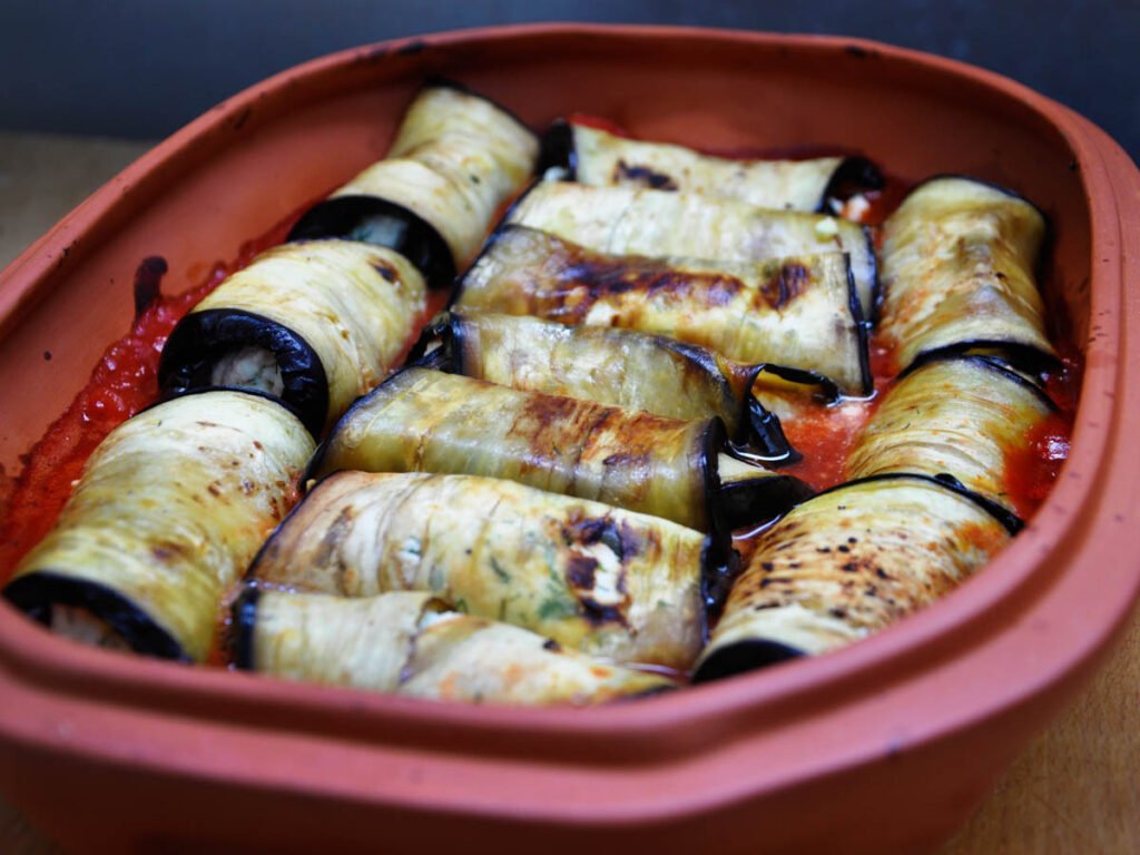 Rulouri de vinete cu branza